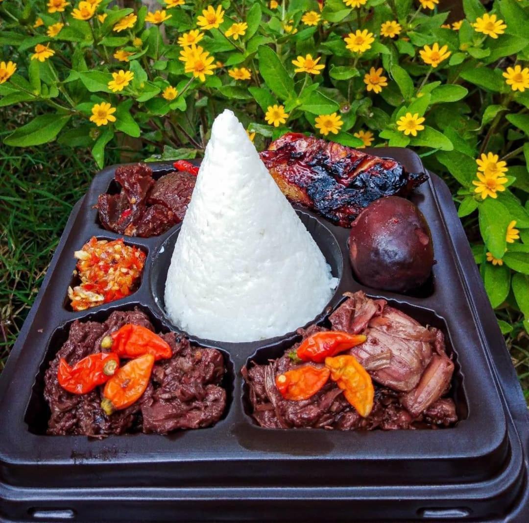 Puri Kahuripan Кедири Екстериор снимка